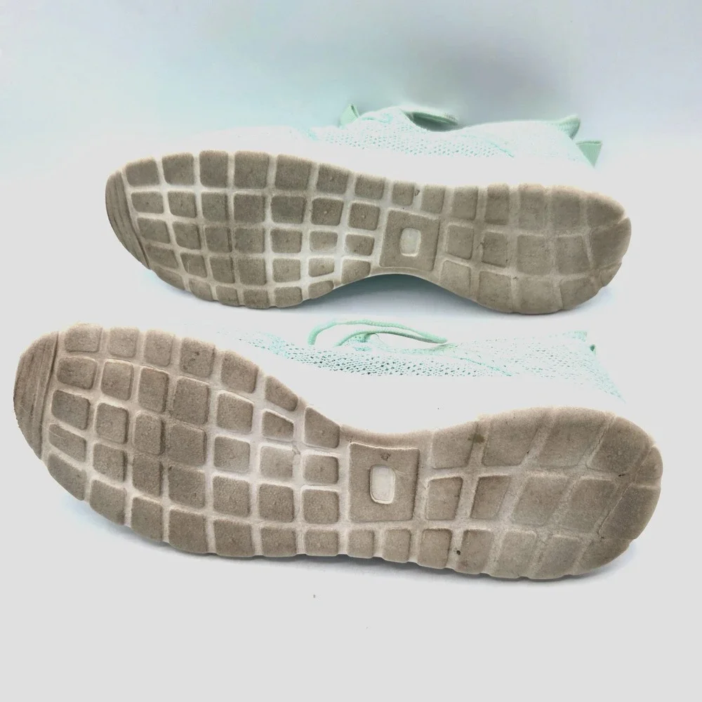 Very G Liliana Pastel Mint Green Metallic‎ Lightweight Sneakers Size 7